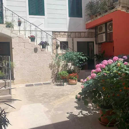 Riboli Guest house *