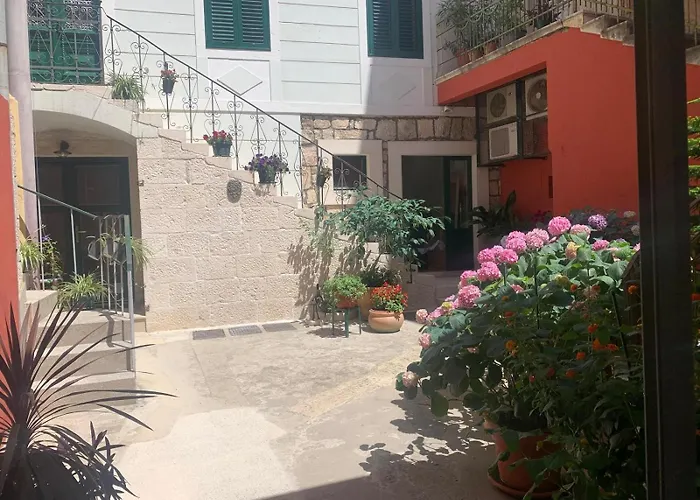 Riboli بيت ضيافة 3*